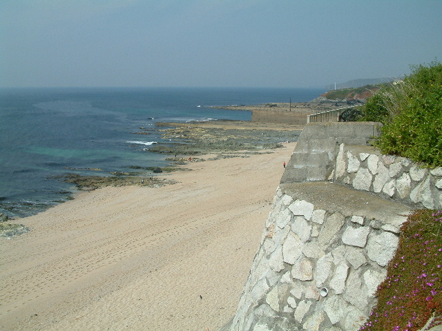 Looking west from Seine House balcony, Loe Bar Road, Porthleven.
            30 May 2003.